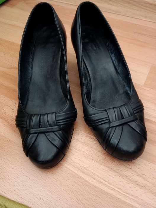 Шкіряні жіночі туфлі