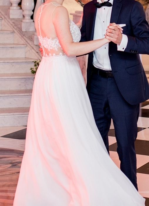 Jedwabna Suknia Ślubna - Koronka