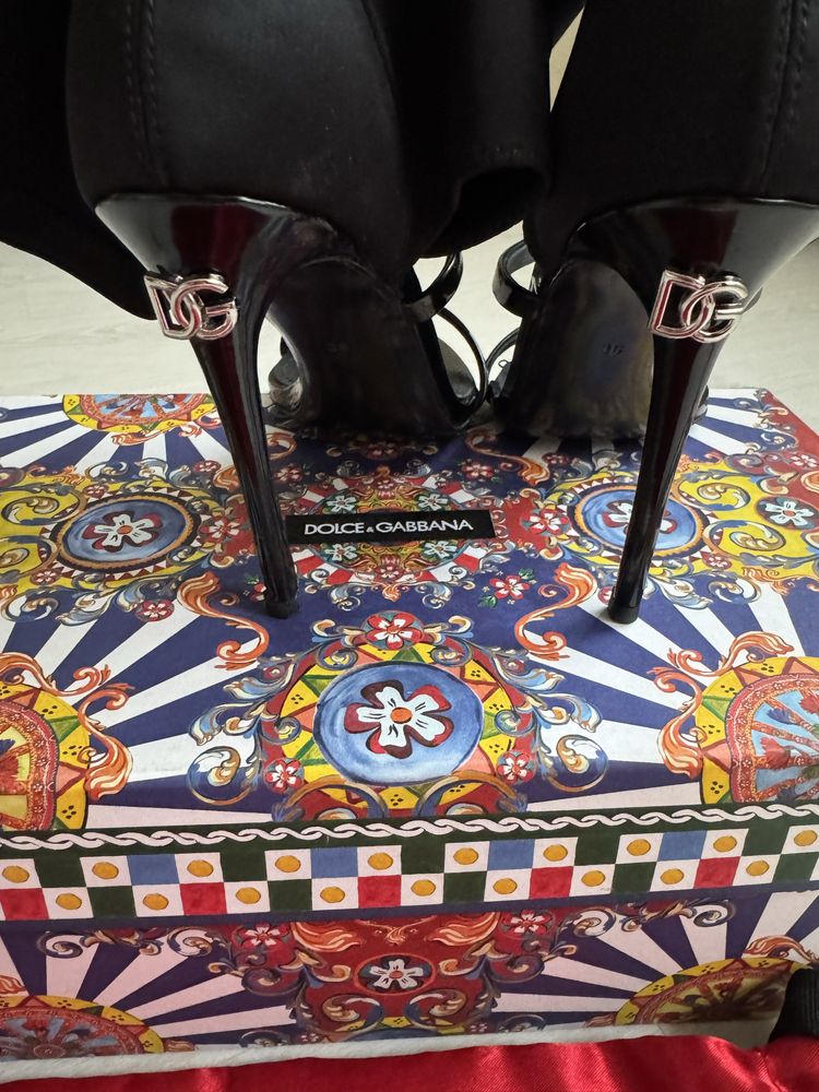 Продам босоніжки оригінал dolce&gabbana