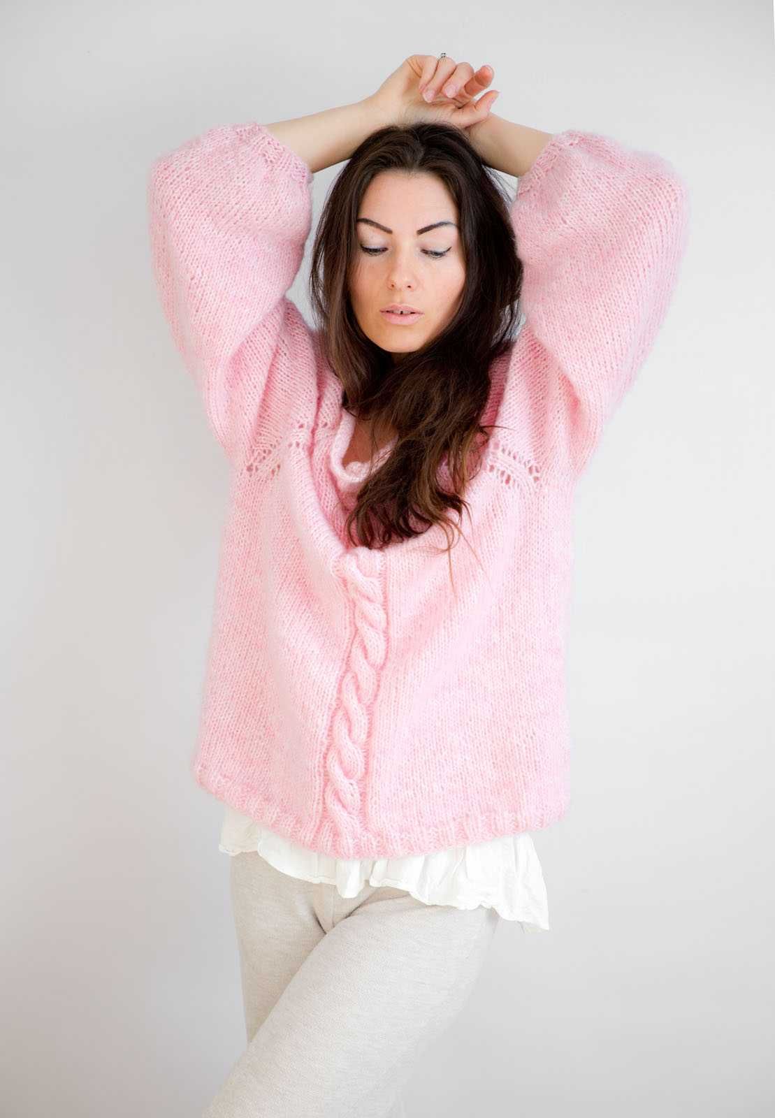 Sweter ręcznie robiony na drutach. Oversize