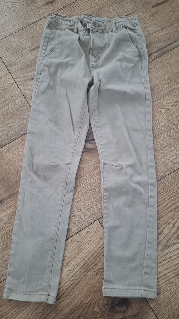Beżowe jeansy slim fit na chłopca smyk 128