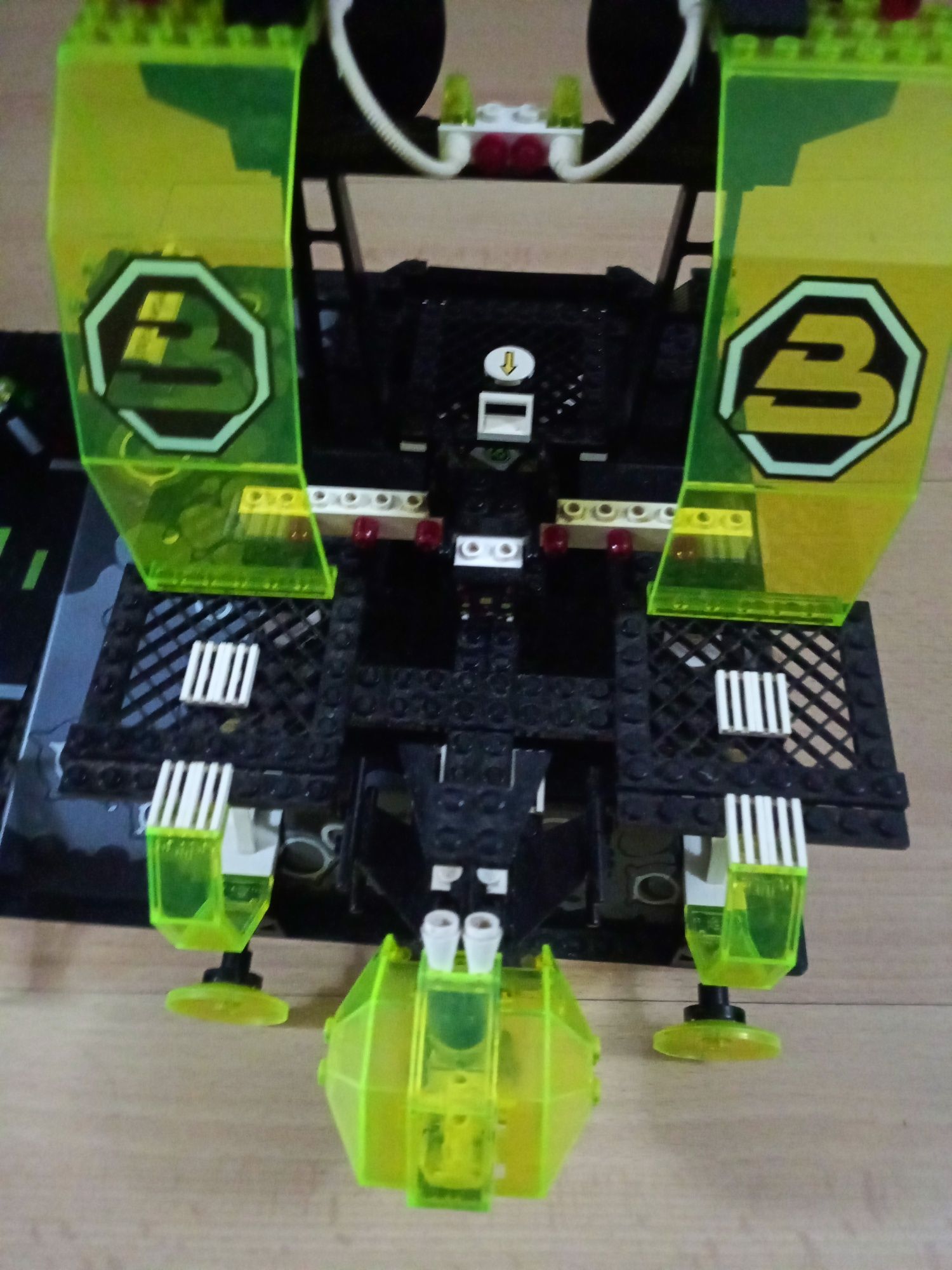 Lego System 6988 - Base Blacktron Alpha Centauri
