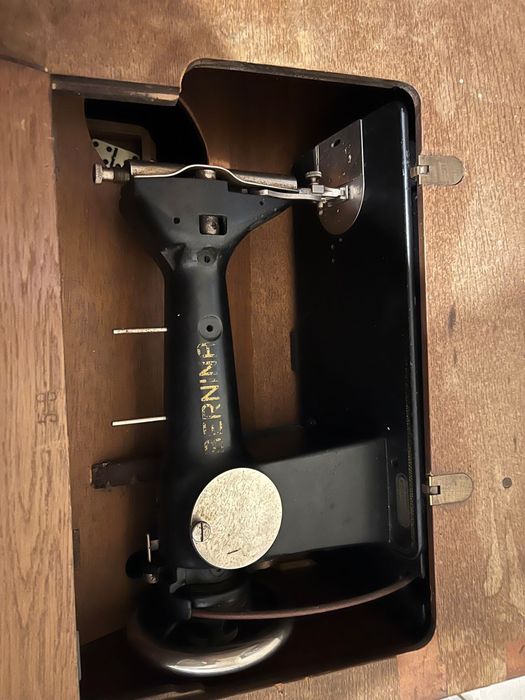 Vendo máquina de costura antiga