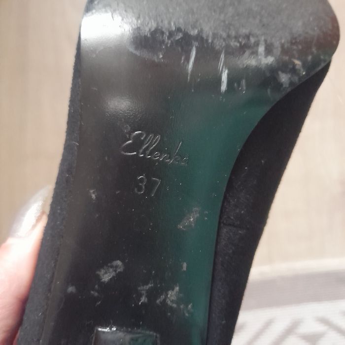 Чёрные замшевые туфли