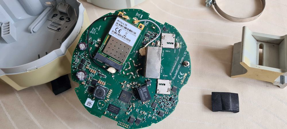 Точка доступа MikroTik SXT LTE Kit RBSXTR&R11e-LTE з модулем R11e-LTE