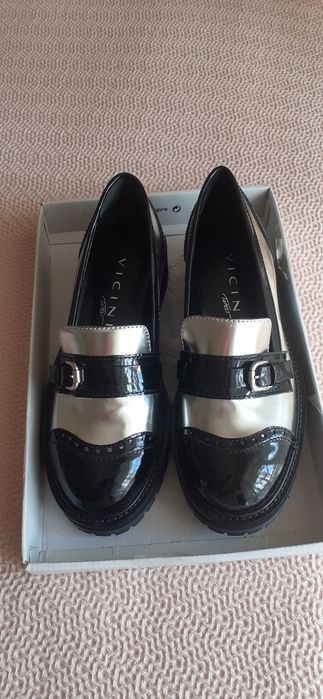 Dois pares de sapatos novos de Marca