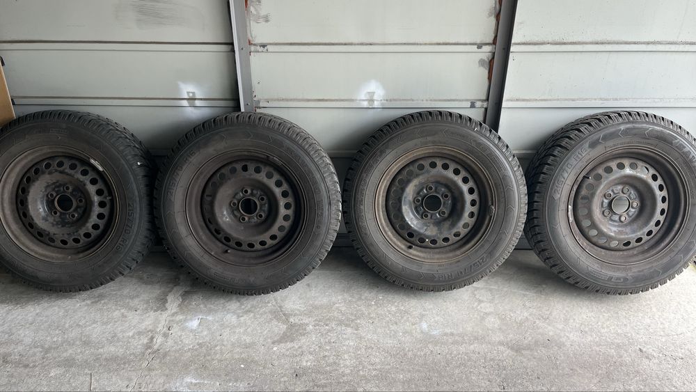 Sprzedam koła 215/70R16 (5x114.3)