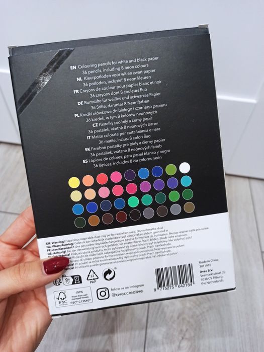 Kolorowanki antystresowe mandala z kredkami