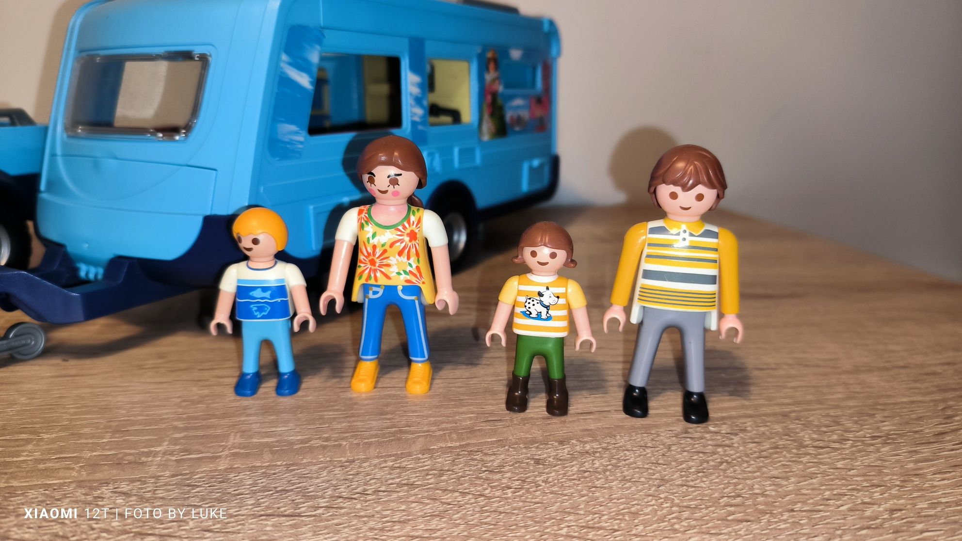 Playmobil zestaw 9502 samochód pickup z przyczepa kempingowa