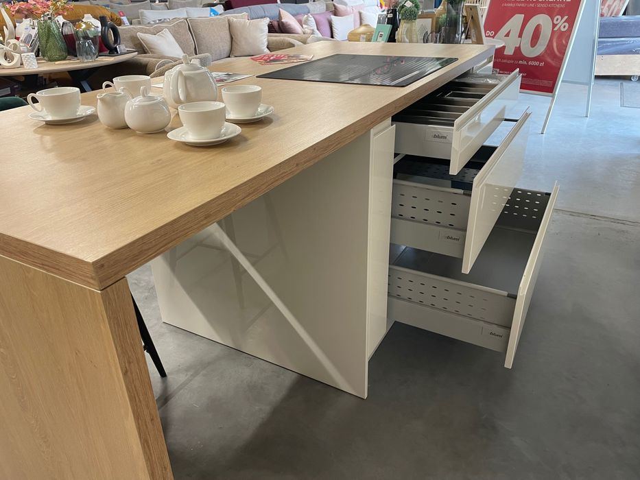 Kuchnia ekspozycyjna Salon Meblowy BRW ul. Bohaterów Getta 9