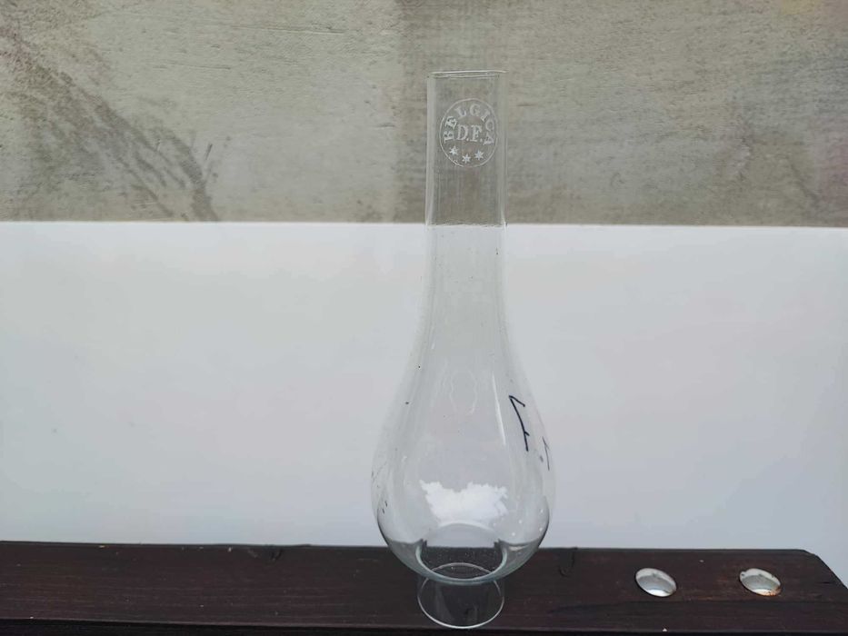 Stary klosz,kominek,śr.44 mm.wys.24,6 cm.sygnowany BELGICA D.F.