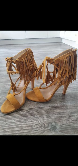 musztardowe szpilki Prima Moda