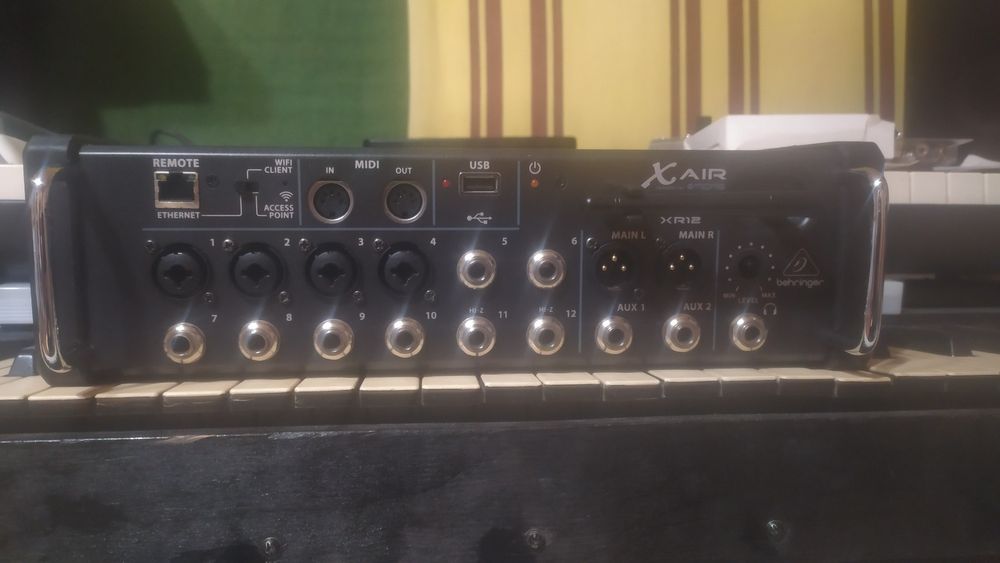 Цифровий пульт Behringer X Air 12, мікшер