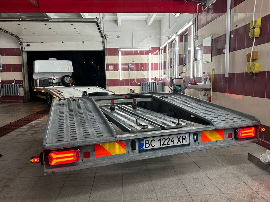 Послуги евакуатора з лафетою