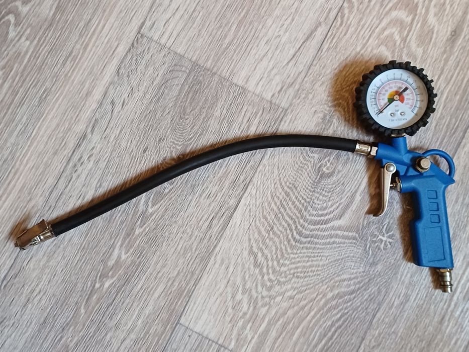 Пистолет для накачки колёс с манометром