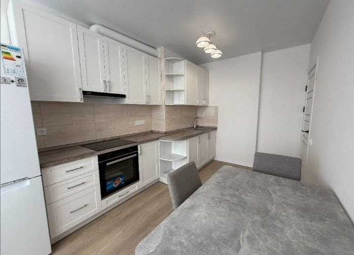 БЕЗ КОМІСІЇ Однокімнатна квартира зі світлим ремонтом і меблями.