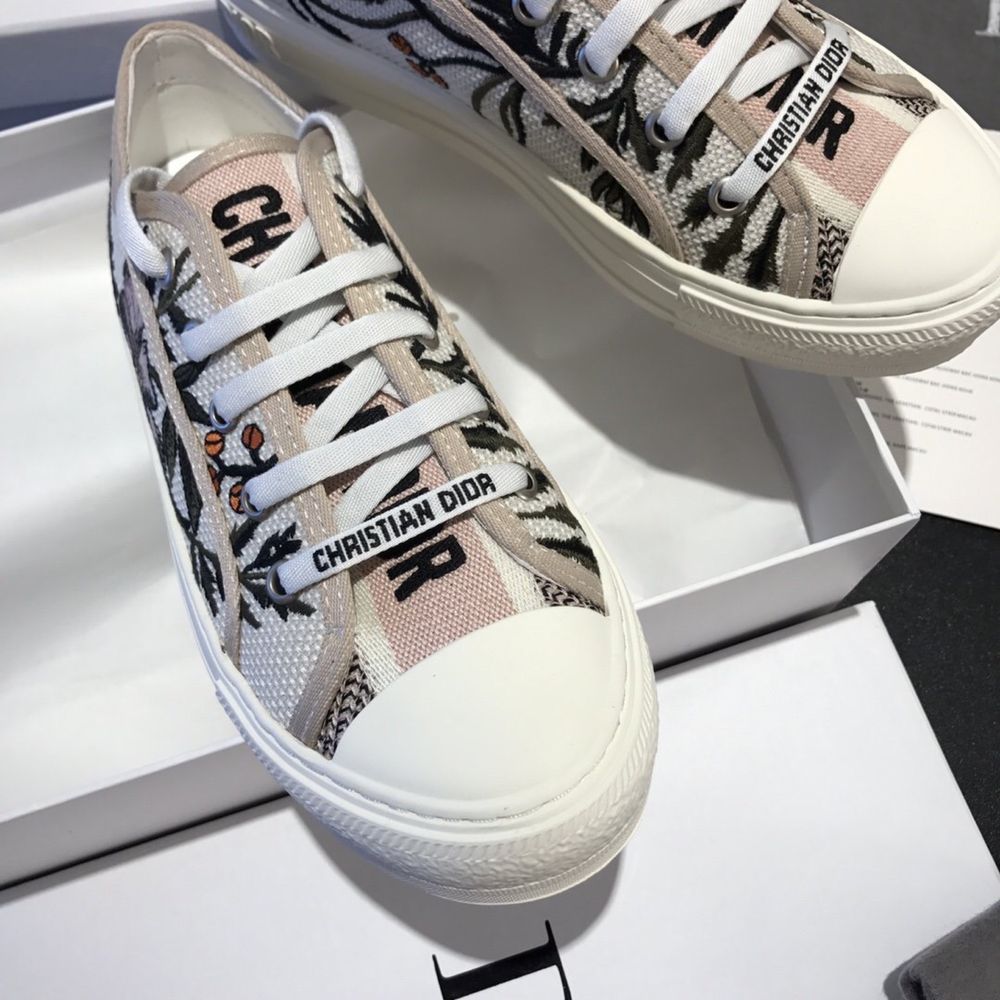 Trampki Dior w kwiaty