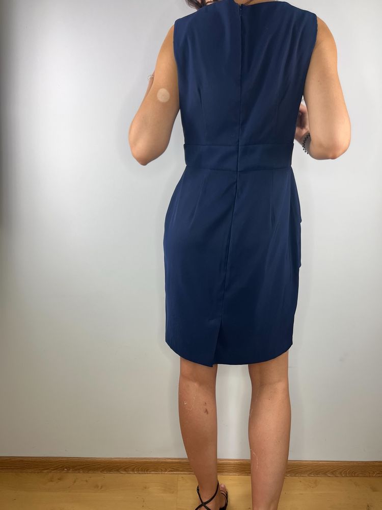 Granatowa sukienka ze zdobieniem z perełkami Connected Apparel 40 L