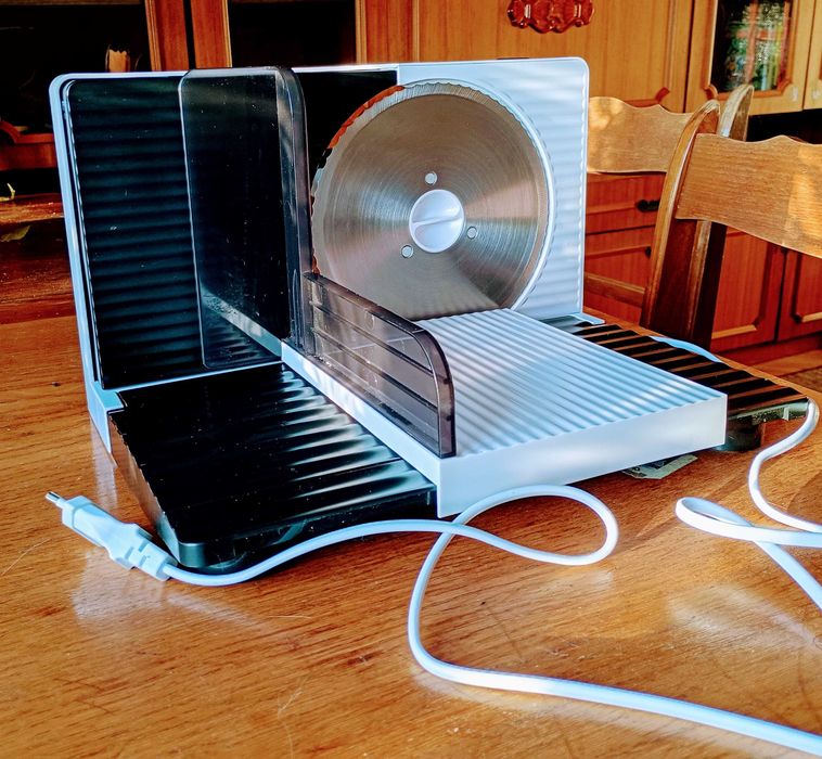 Нова ломтерізка (слайсер) Unold 78860 | 17 см нержавійка | 100 Вт