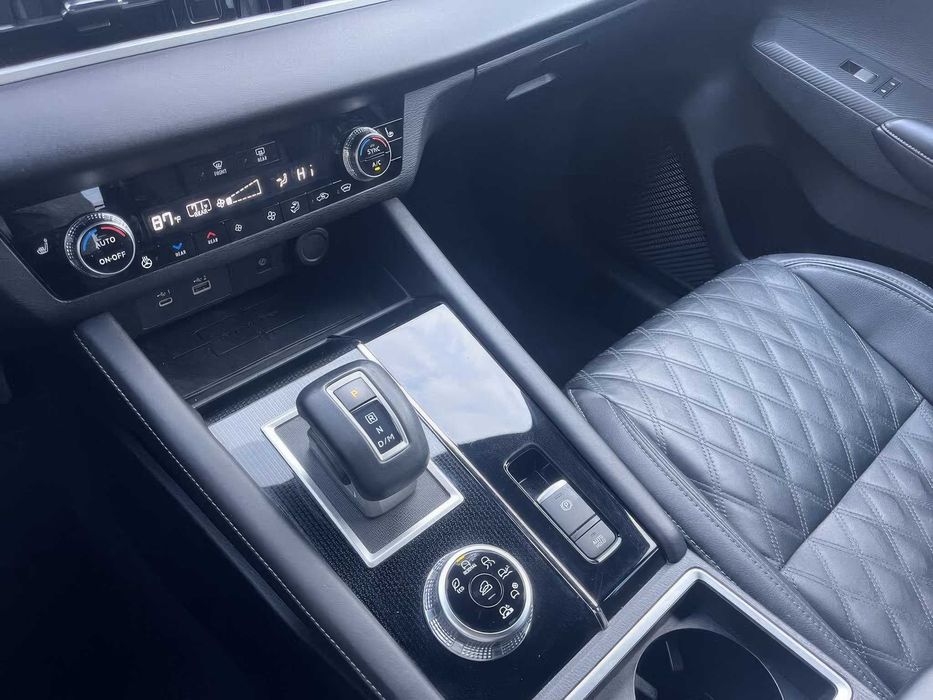 Mitsubishi Outlander SEL      2023