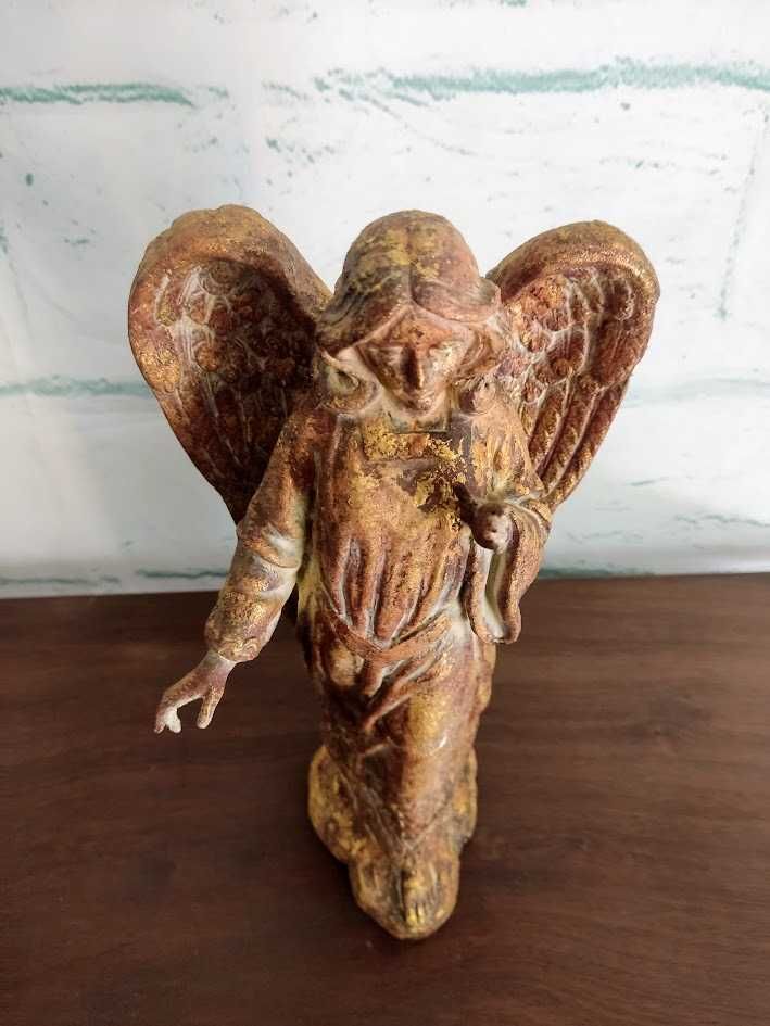 Estatueta católica de Anjo em resina