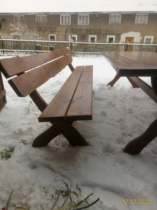 Zestaw Dębowych Mebli Ogrodowych                  < 2 ławki+stół)