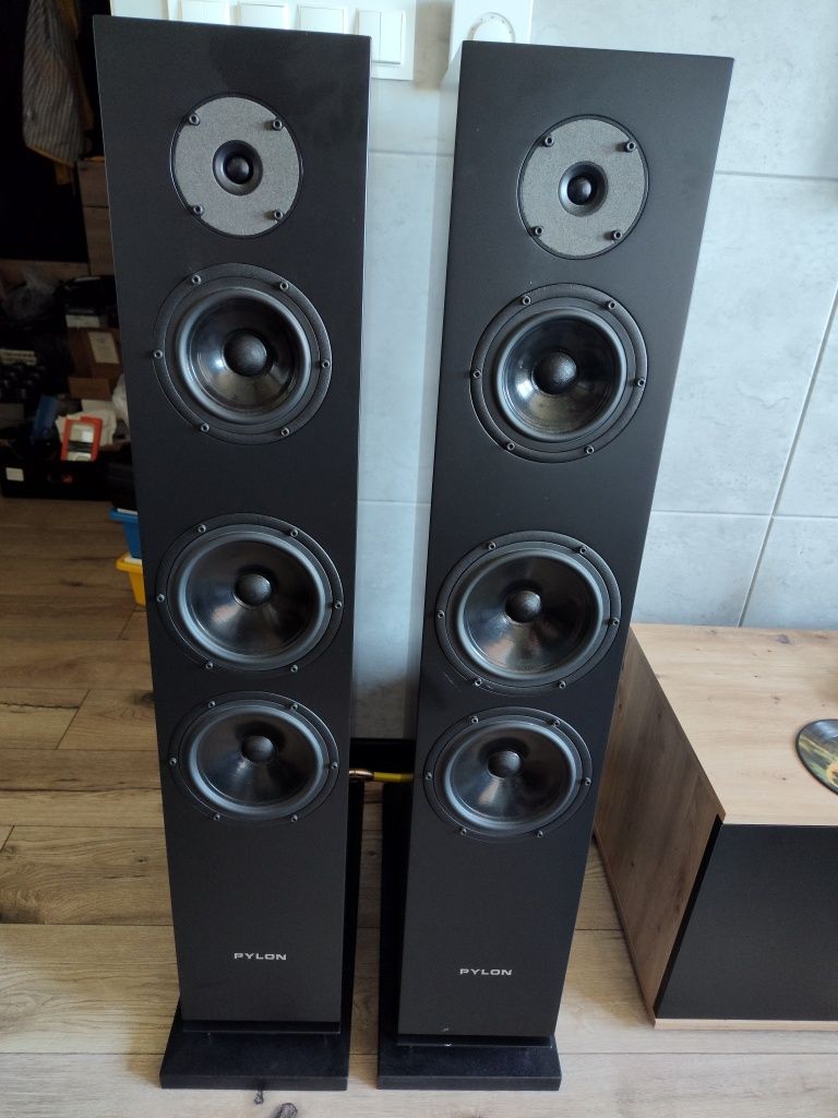 Kolumny Pylon Diamond 30 czarne
