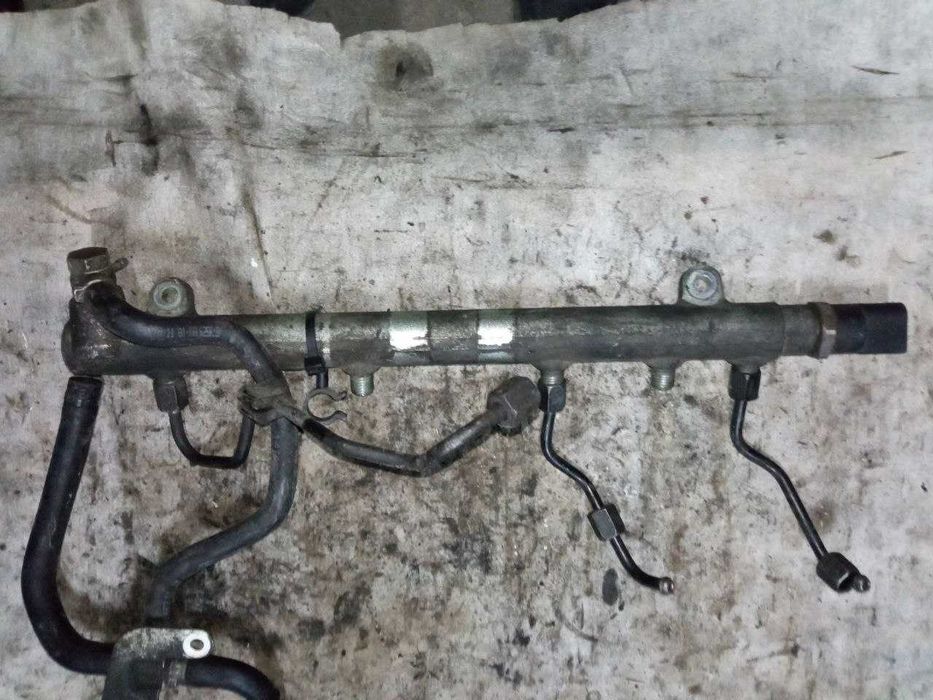 Паливна рейка рампа Mercedes-Benz W211 2.2CDI 0445214038 A6110700395