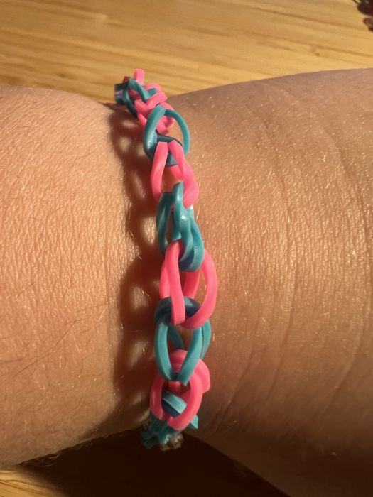 Rózowo-turkusowa bransoletka z gumeczek