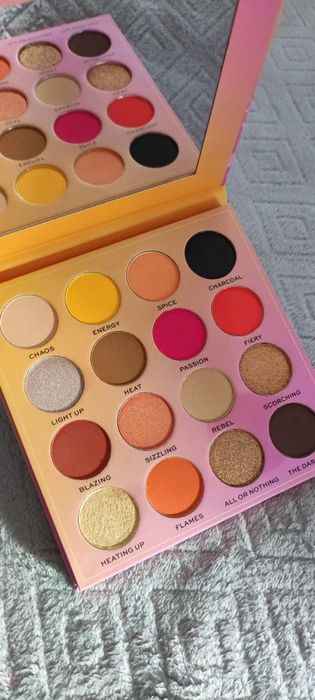 Revolution Makeup 	Kombucha Kiss 	paletka