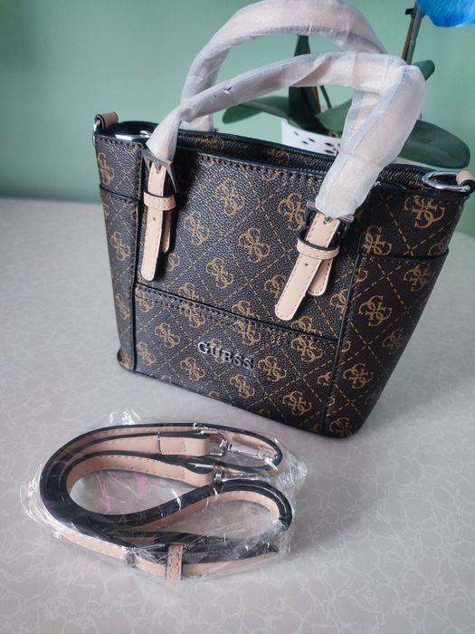 Brązowa torebka na ramię i do ręki Guess