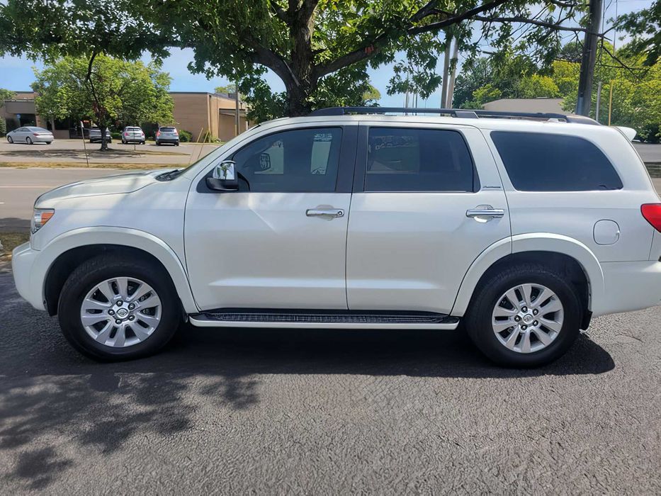 Toyota Sequoia      2014
