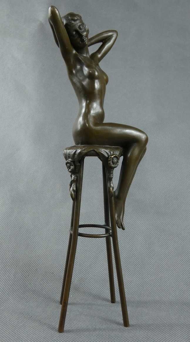 AKT Kobieta siedząca na krześle BRĄZ figura RZEŹBA 27 cm sygnatura