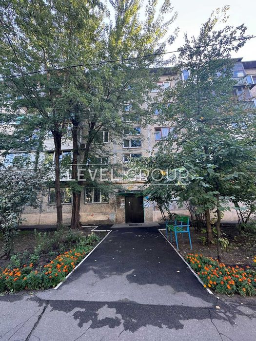 2 кім з ремонтом, вул. Братиславська 8, метро Чернігівська 10 хвилин.