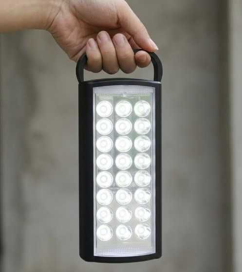 Надійний аккумуляторний ліхтар прожектор лампа для дому та подорожей