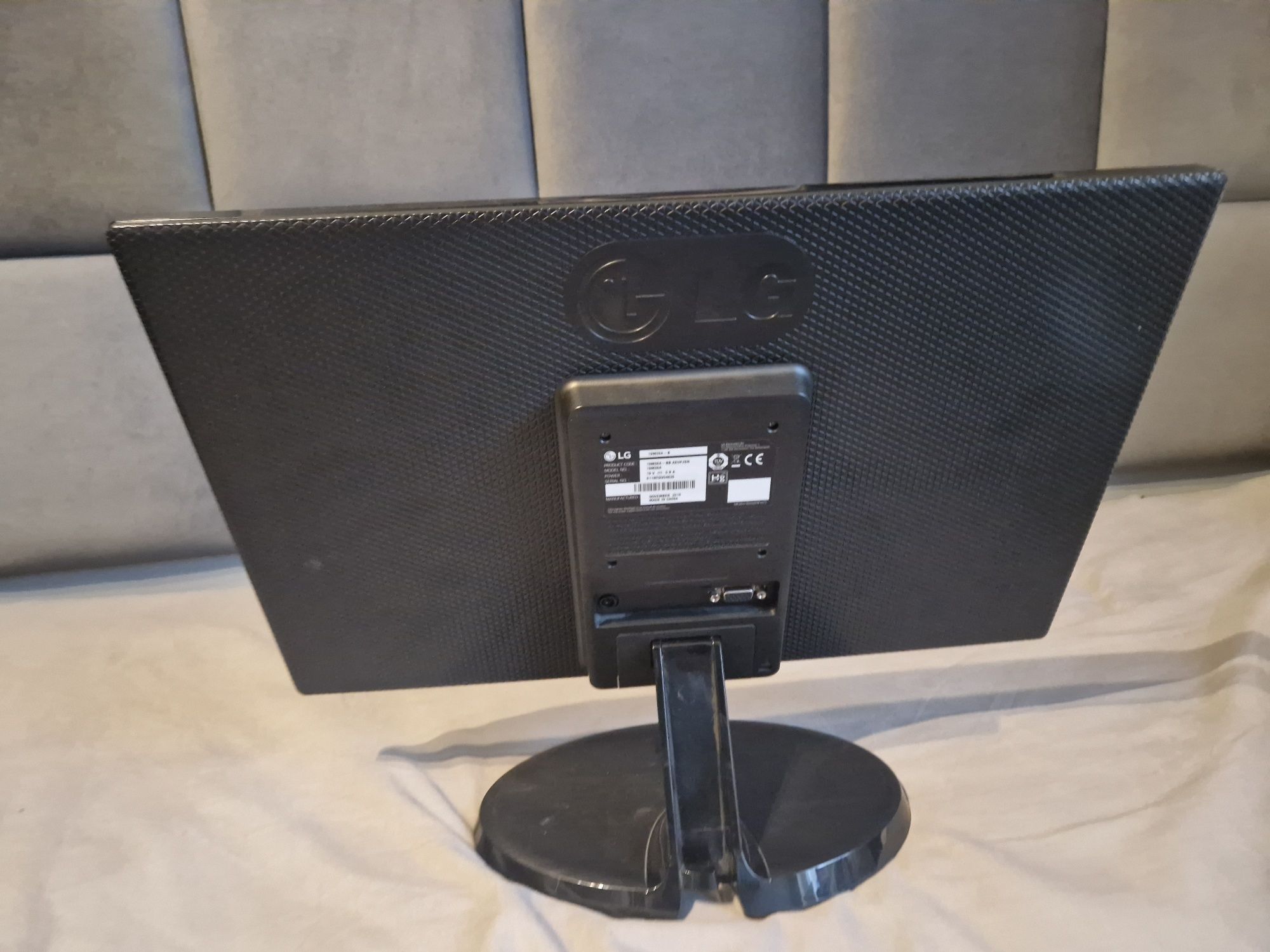 Monitor LG 18.5" LED – Sprawny, bez kabla zasilającego
Dzięki za info!