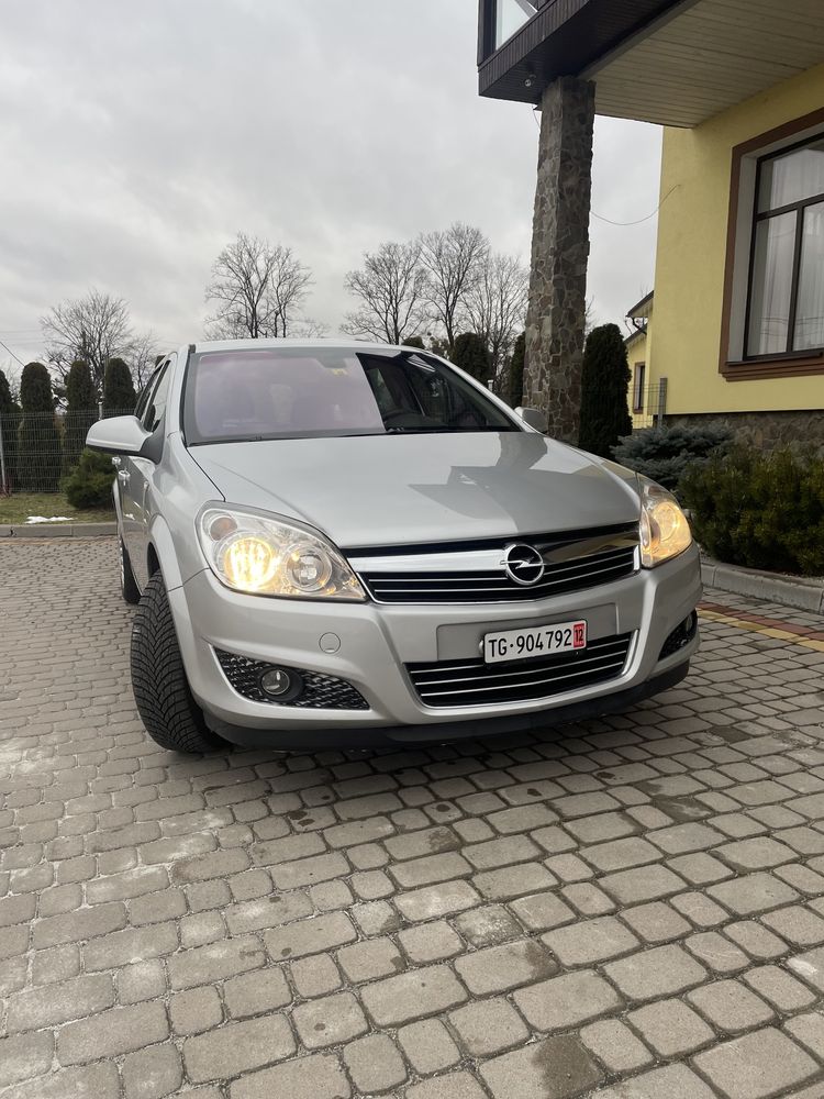 Продам Opel Astra h 1.8 avtomat