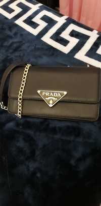 Mala Prada glamour