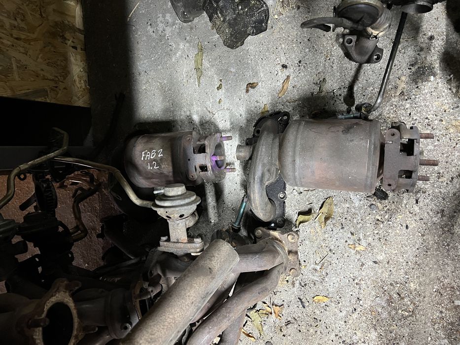 Колектор впускний випускний Volkswagen Bora Skoda Golf 4 Гольф 4 Fabia