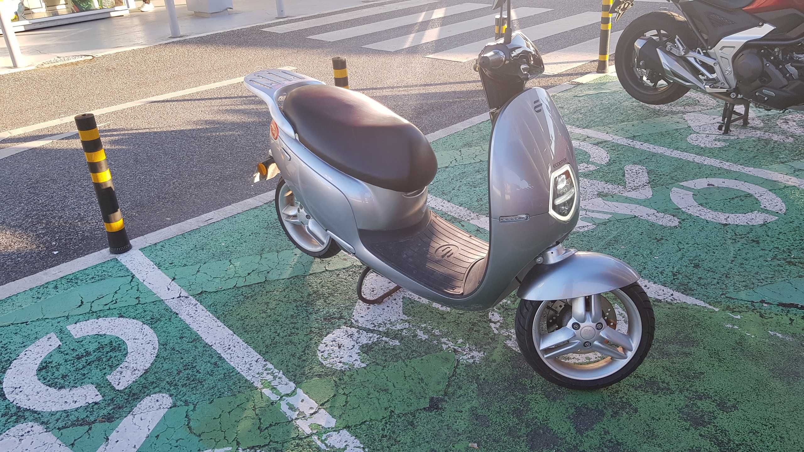 Scooter Elétrica Ecooter E1R - equivalente a 125cc