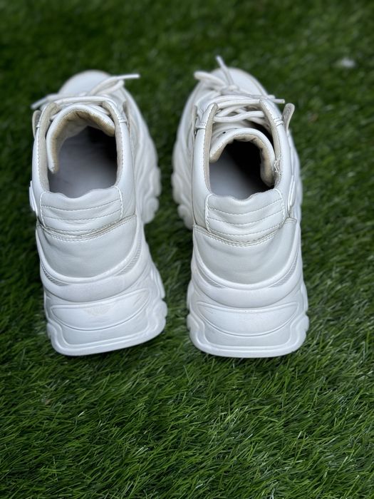 Кроссовки на высокой платформе как Buffalo