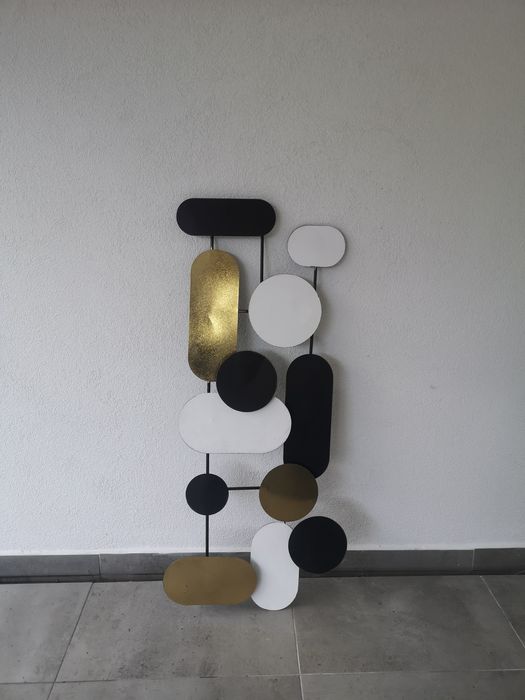 Peça decorativa em metal