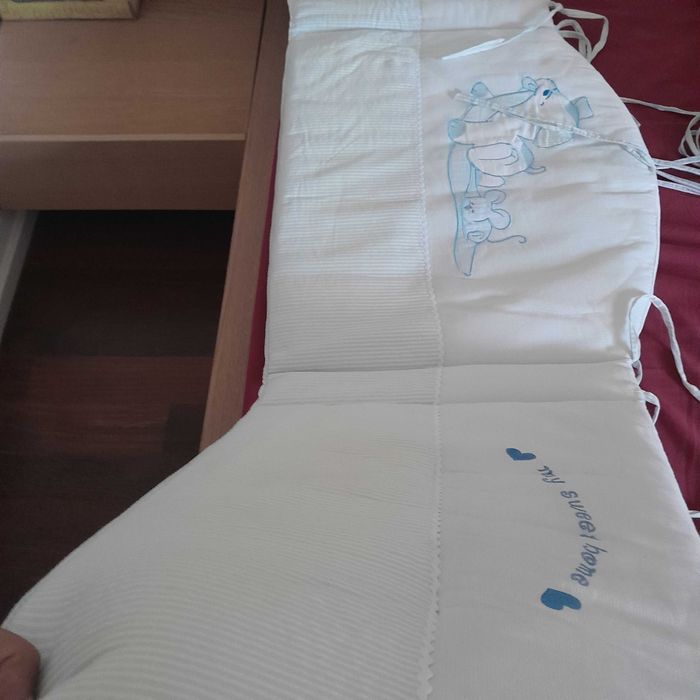 Bonito Berço + colchão + Roupa e Acessórios de Berço!!!