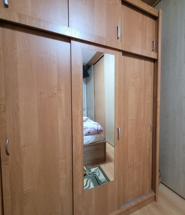 Szafa 3-drzwiowa z przesuwanymi drzwiami