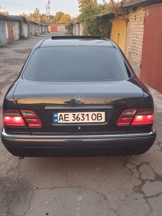 Mercedes - Benz W210 E300