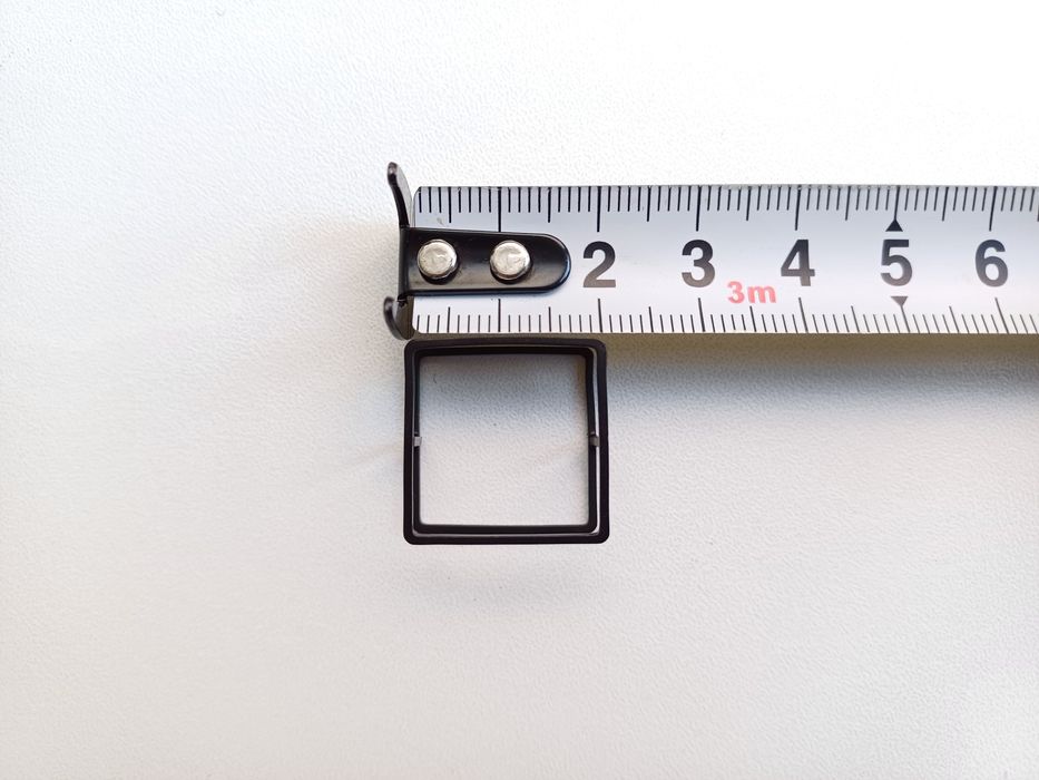 Giríssimo anel de forma quadrada