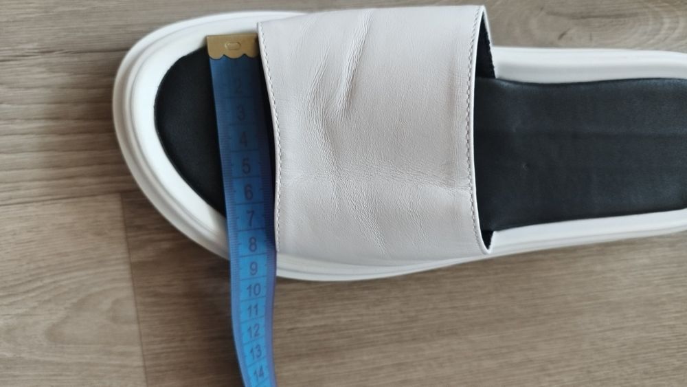 Шльопанці шкіряні