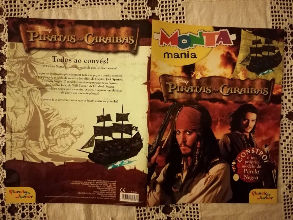 Livro com modelo do navio "Pérola Negra" (Pirata das Caraíbas)