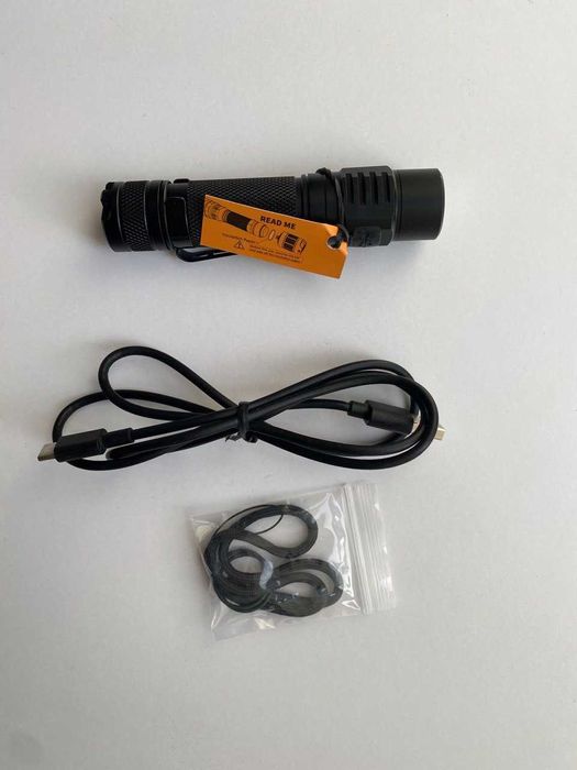 Lanterna Super bright: the SC31 Pro LED flashlight