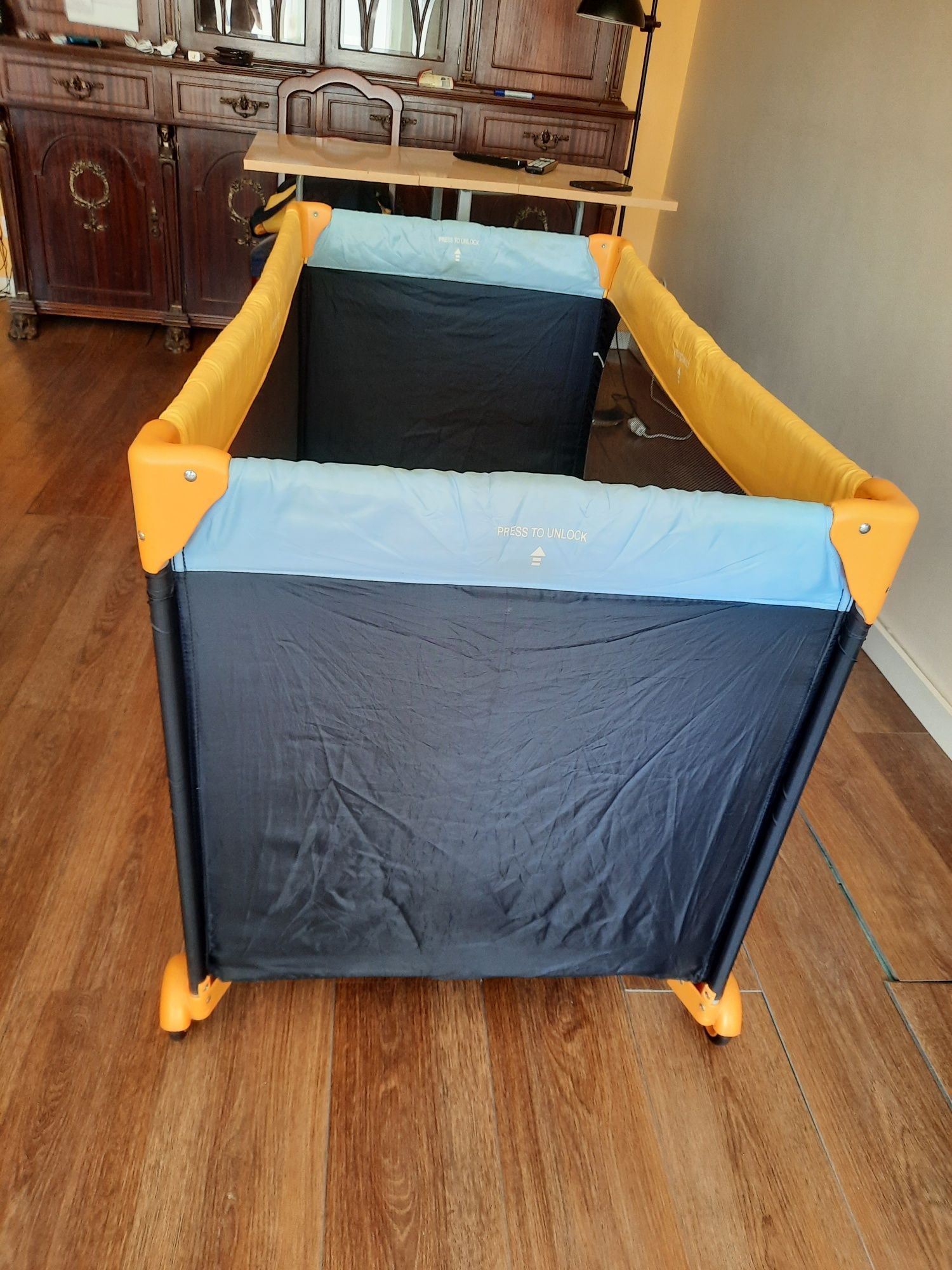 Cama de viagem utilizada 3 ou 4 vezes